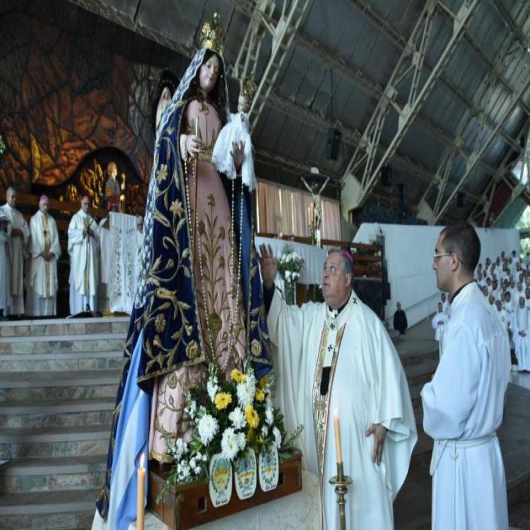 Ante la Virgen, el arzobispo de Mendoza pidió por la unidad de los argentinos
