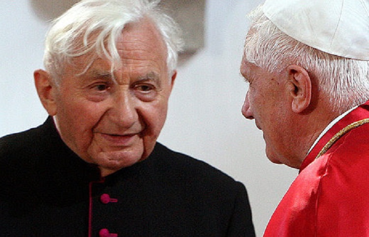 Benedicto XVI renunció a la herencia de su hermano que pasa a la Santa Sede