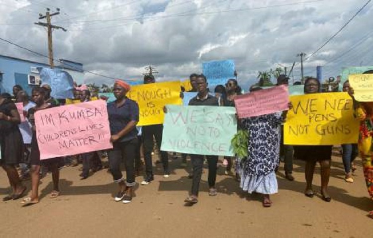 Camerún: Tristeza y condena del obispo tras la masacre de seis escolares