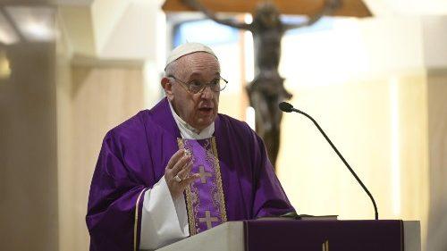 "Comenzamos a ver gente con hambre por la pandemia", lamentó el Papa