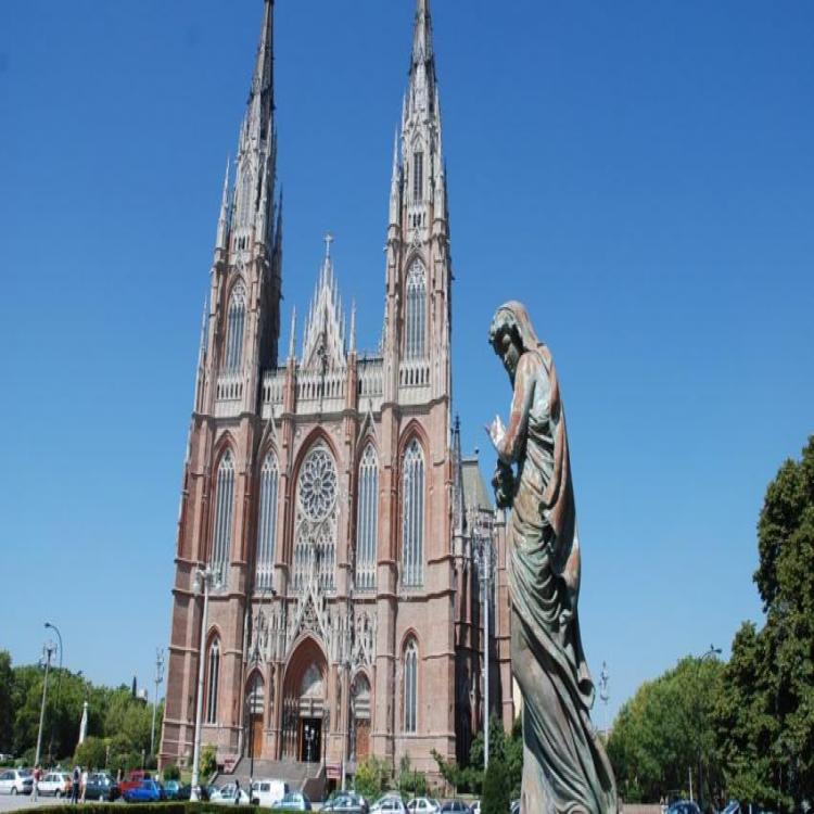 El arzobispo de La Plata subrayó el aporte de la Iglesia a la sociedad