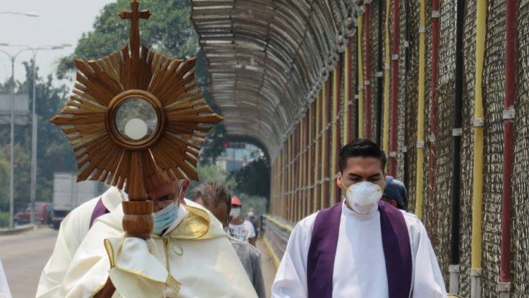 El Celam a los sacerdotes: "Sean signos evidentes de que Dios vive en ustedes"