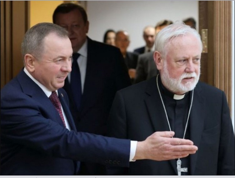 El diario vaticano informó sobre la visita del arzobispo Gallagher a Bielorrusia