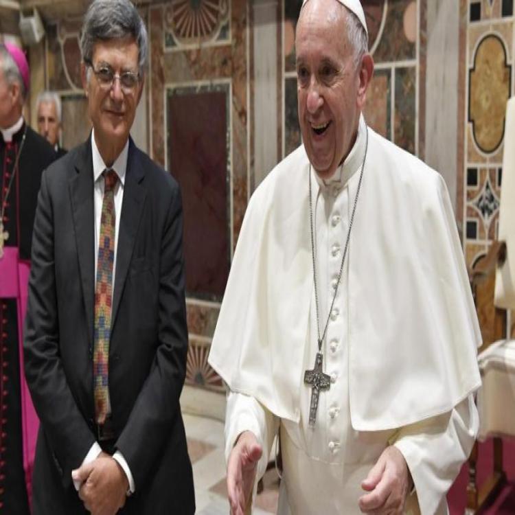 El Papa a los Medios del Vaticano: Comuniquen con el "testimonio"