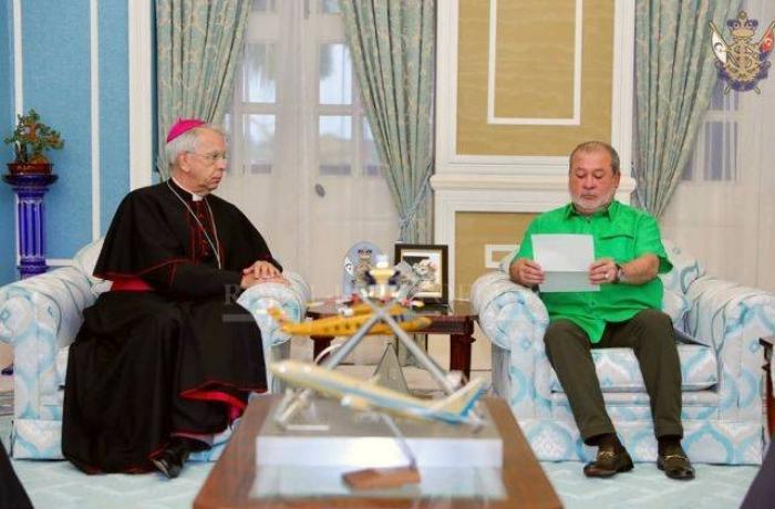 El Papa agradece a un sultán por salvar la vida a tres mejicanos
