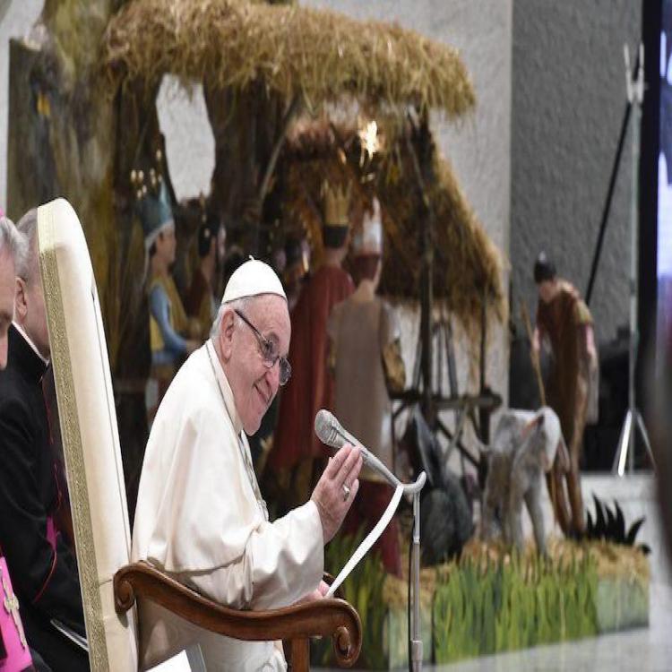 El Papa: Armar el pesebre es abrir la puerta de casa para dejar entrar a Jesús