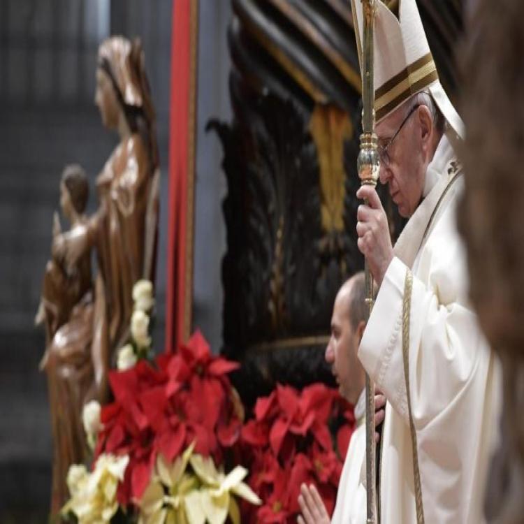 El Papa en la misa de la Epifanía: "La adoración un gesto de amor que cambia la vida"