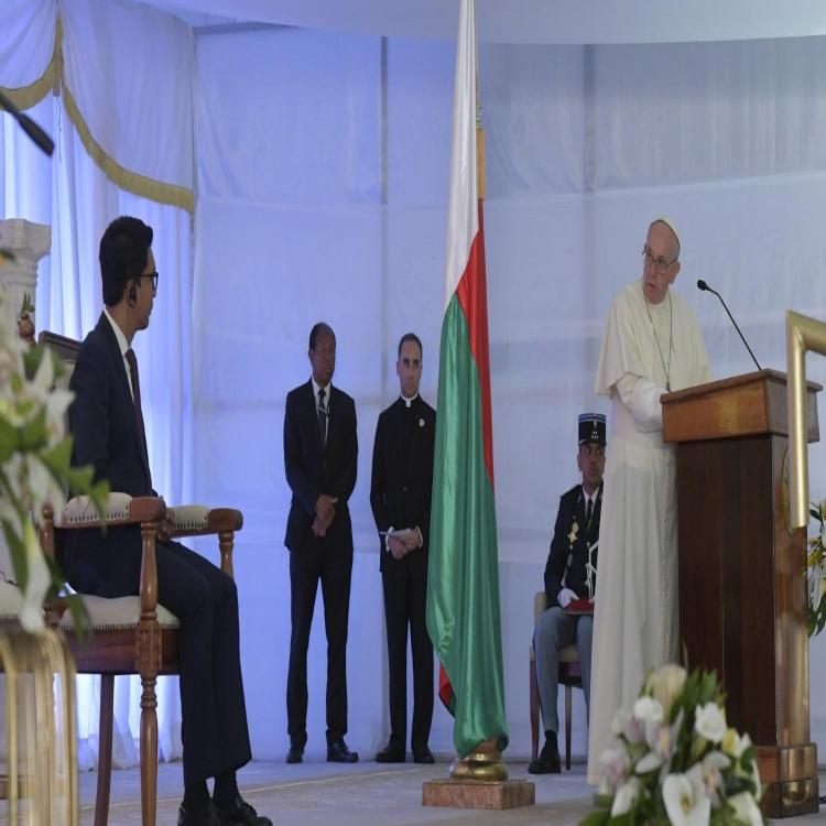 El Papa en Madagascar pidió no reducir el desarrollo al "simple crecimiento económico"