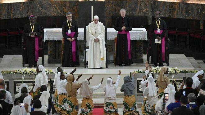 El Papa en Mozambique: La Iglesia no puede ser parte del problema, sino puerta de solución