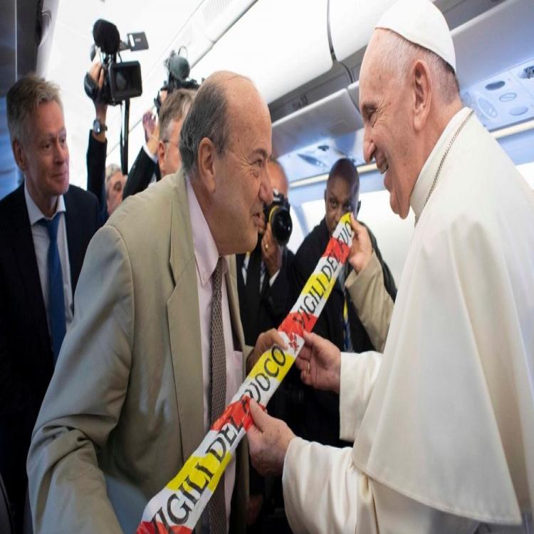 El Papa en vuelo hacia África y con el corazón cercano a las víctimas del huracán Dorian