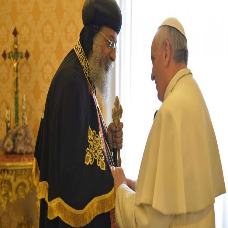 El Papa llamó por teléfono al patriarca copto Tawadros y le renueva su hermandad