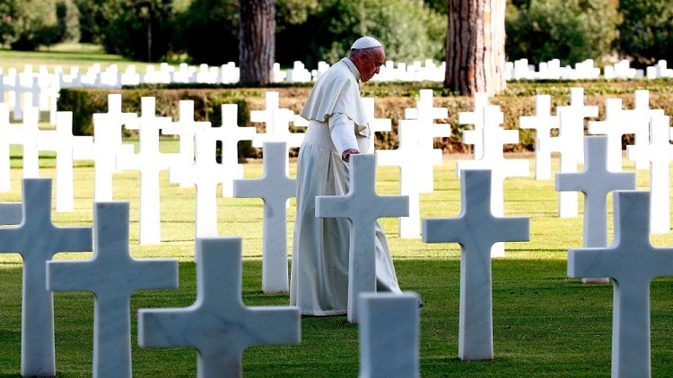 El Papa: recemos por los muertos, en particular por las víctimas del Covid