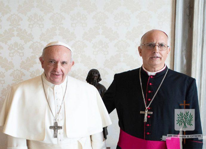 El Papa recibió al obispo castrense y le entregó rosarios para militares presos