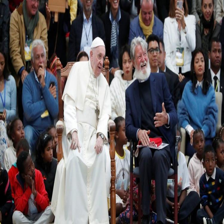 El Papa visitó la "Ciudad de la Amistad" del padre Opeka