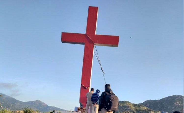 En un acto de intolerancia religiosa las autoridades derriban 15 cruces en la India