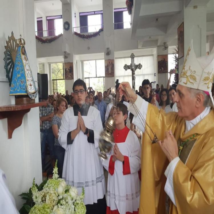 Entronizan una imagen de la Virgen de Luján en una parroquia salvadoreña