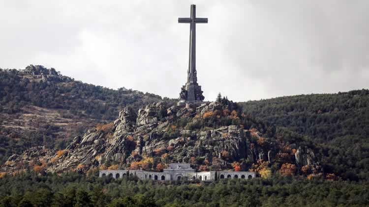España: El Vaticano recuerda que nunca se pronunció sobre exhumación de Franco