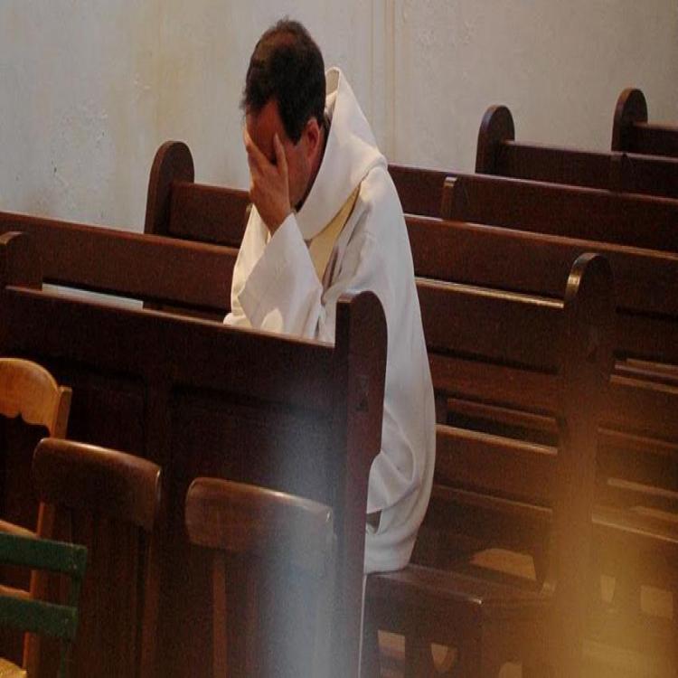 Francisco advierte sobre la "amargura" y el "aislamiento" de los sacerdotes