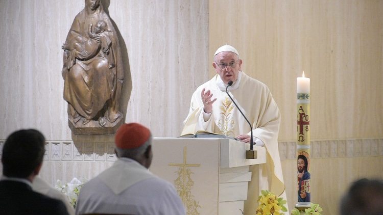 Francisco: "La Iglesia irá adelante con evangelizadores alegres, llenos de vida"