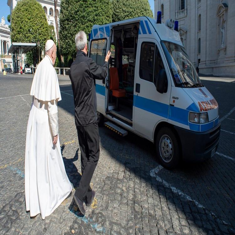 Francisco puso una nueva ambulancia a disposición de las personas sin hogar