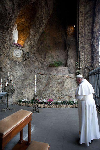 Francisco saludó a los peregrinos del santuario de Lourdes en El Challao Francisco saludó a los peregrinos del santuario de Lourdes en El Challao