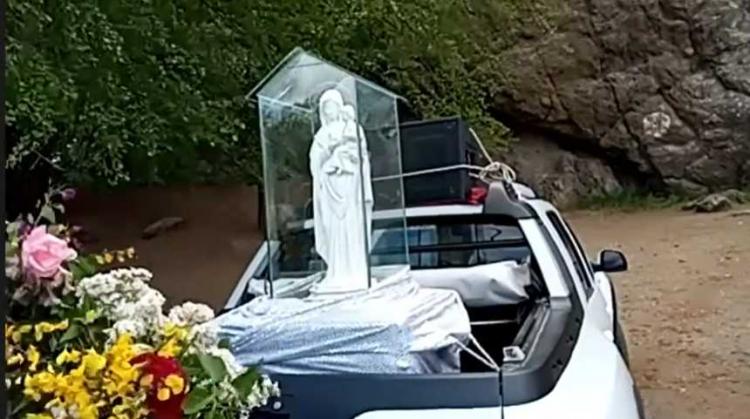 Imágenes de la Virgen de las Nieves recorren Bariloche en la peregrinación virtual