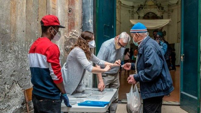 La Comunidad de San Egidio igual entregó comida a los más pobres