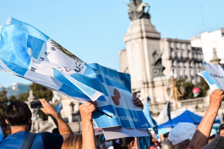 "Una traición de la clase política al pueblo argentino", afirmó el bloque provida