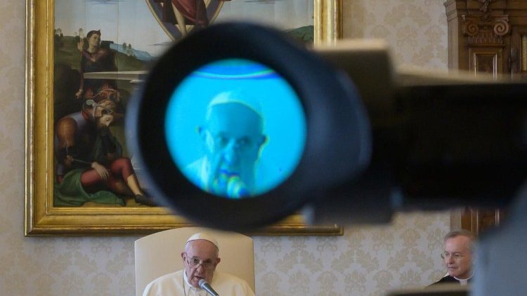 Las audiencias generales del Papa vuelven a ser transmitidas desde la Biblioteca Apostólica