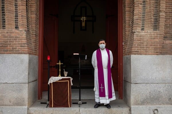 Los obispos agradecieron la tarea de los sacerdotes durante la pandemia
