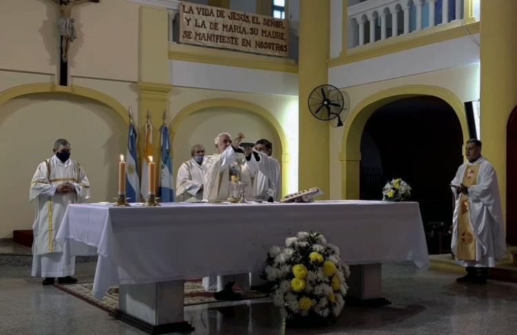 Misa Crismal: Mons. Conejero Gallego llamó a "una entrega libre y misericordiosa"