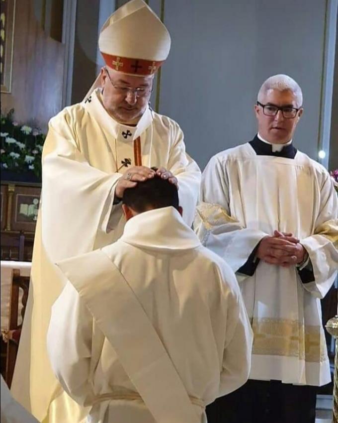 Mons. Azpiroz Costa ordenó un sacerdote: "Tu vida será una invitación para el pueblo de Dios"