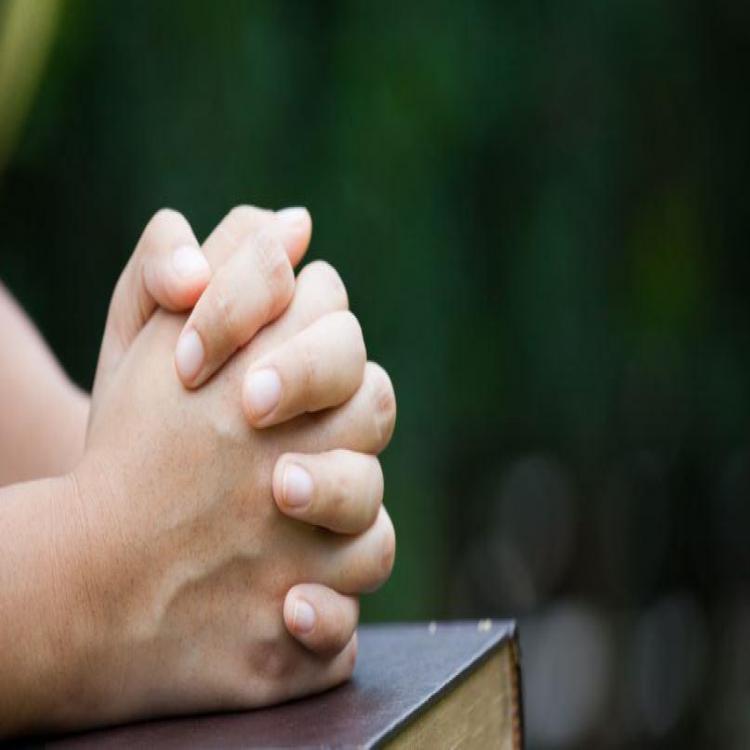 Mons. Buenanueva: ¿Qué buscamos con la oración?