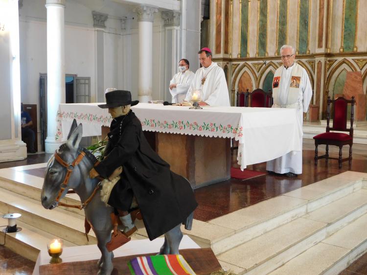 Mons. Canecín celebró una misa de acción de gracias por el Santo Cura Brochero