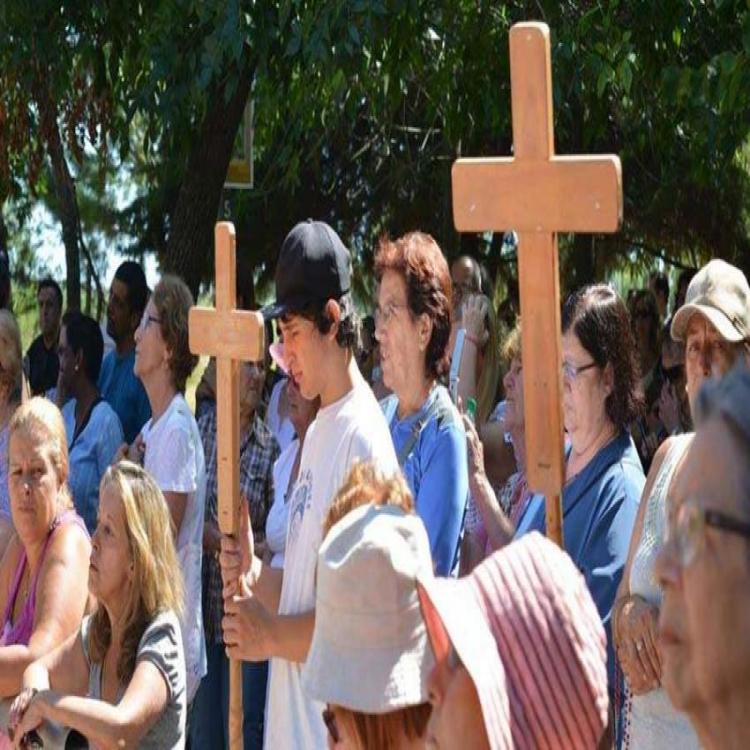 Mons. Castagna: "Hace falta una recaptación para bautizados alejados de la fe"