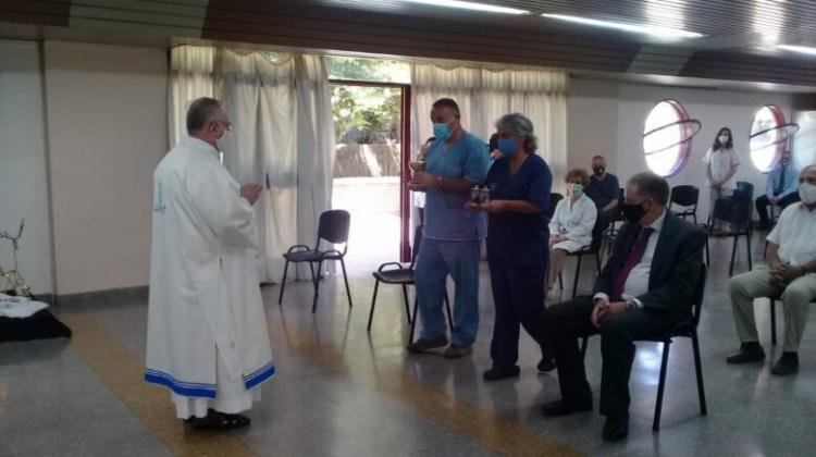Mons. Colombo presidió la misa de Navidad en el hospital Notti