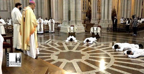 Mons. Fernández a los nuevos diáconos: "Disfruten bendiciendo"