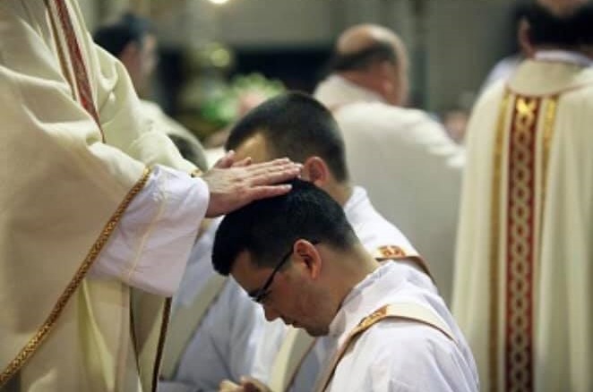 Mons. Fernández anuncia ordenaciones en la arquidiócesis de La Plata