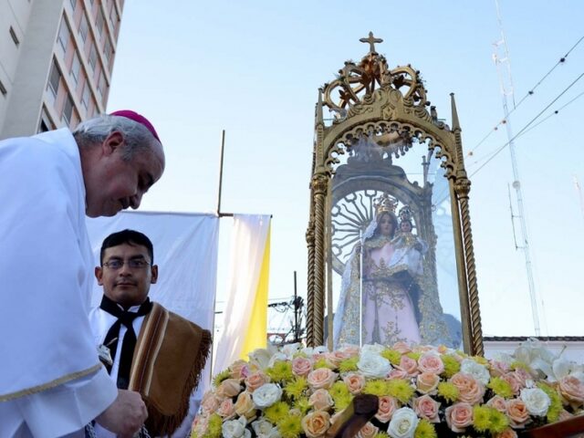 Mons. Fernández: La Virgen vino para quedarse en tu casa