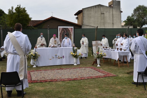 Mons. Lugones ordenó dos sacerdotes para Lomas de Zamora