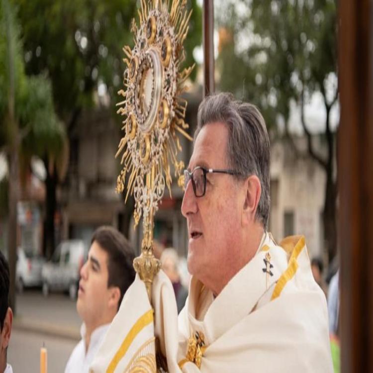 Mons. Martín: "Pidamos que nuestra vida sea una eucaristía"