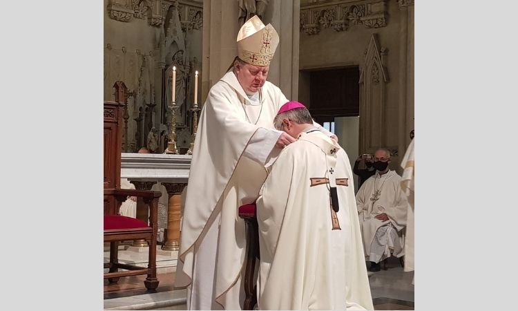 Mons. Scheinig recibió el palio arzobispal y renovó su compromiso de "caminar juntos"