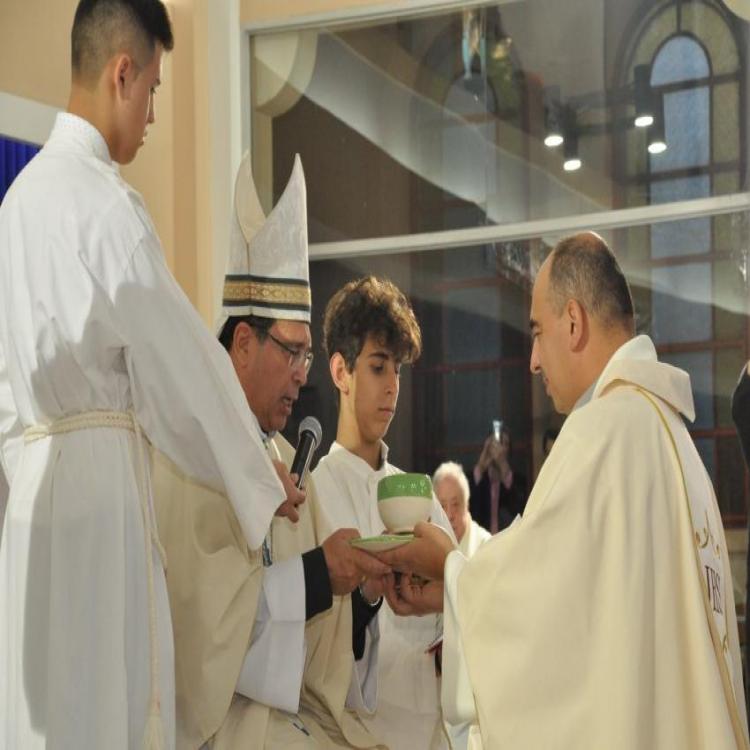 Mons. Tissera ordenó un sacerdote salesiano Mons. Tissera ordenó un sacerdote salesiano