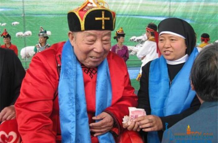 Murió el único obispo mongol. Tenía 101 años