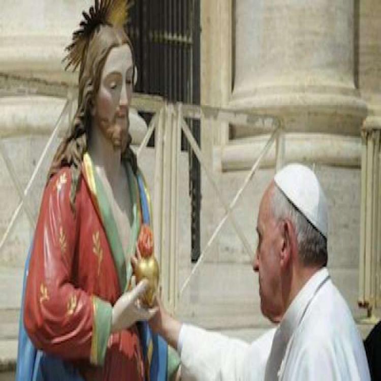 Oración sugerida por el Papa: "Jesús, que mi corazón se parezca al tuyo"