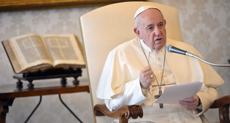 Papa Francisco: La oración es un "cara a cara" con Dios que nos transforma