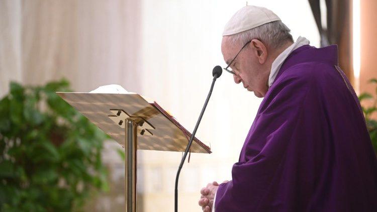 Papa: Recemos por los inocentes que sufren sentencias injustas