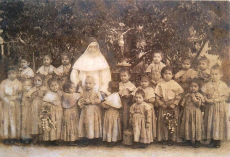 Primeros pasos en la Causa de Canonización de la madre Elmina Paz-Gallo