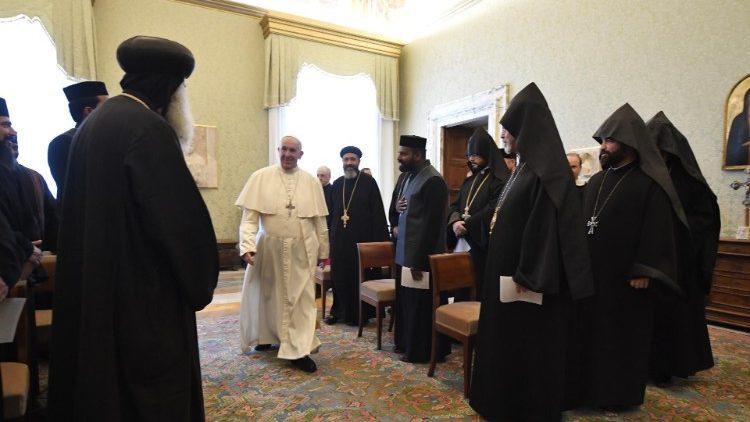 "Siéntanse como hermanos entre hermanos", dijo Francisco a sacerdotes ortodoxos