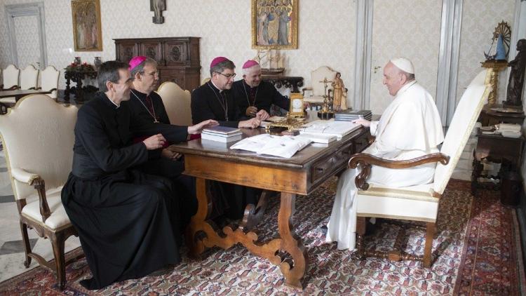 Abuso: Los obispos franceses reciben el apoyo del Papa